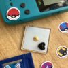 arrière Pin's cartouche game boy Pokémon bleu