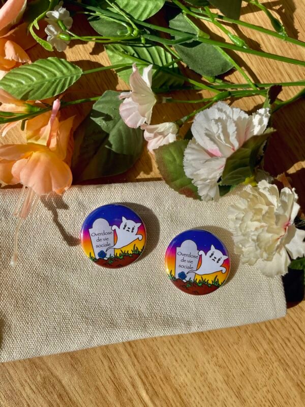Badge rond Overdose de vie sociale - Collection Moody cat